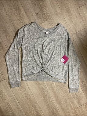 💜3/$25💜 SO Gray Twist Front Sweater NWT Size Medium